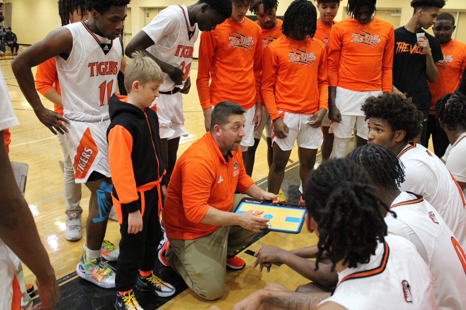 Belleville basketball Dec8 Antonio Cooper